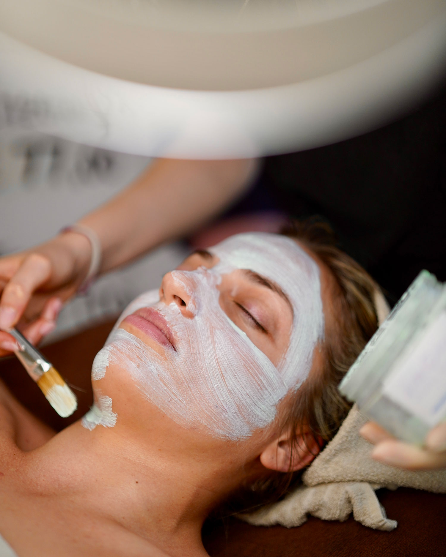 La Cura del Viso: Come Iniziare a Trattare la Pelle per Ritardare o Evitare Rughe e Macchie